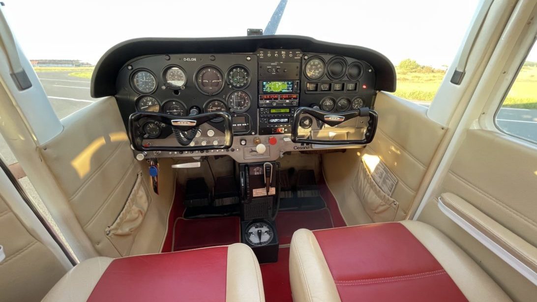 Cockpit_Cessna_172F